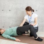 骨盤前傾の姿勢の方は、お尻、太ももの裏側をトレーニングすることで、腰痛予防になります。