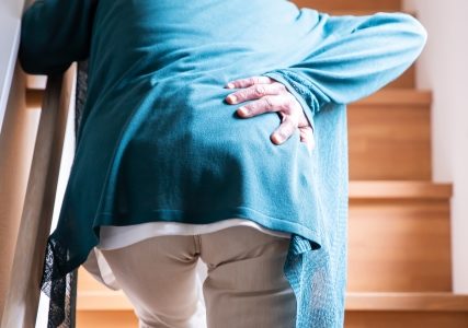 腰痛で痛くて歩けない。病院、整体院で改善しない腰痛には泉大津市の整体院　侍トレーナーズジャパン