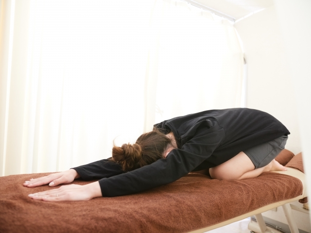 背中のストレッチ　腰痛改善